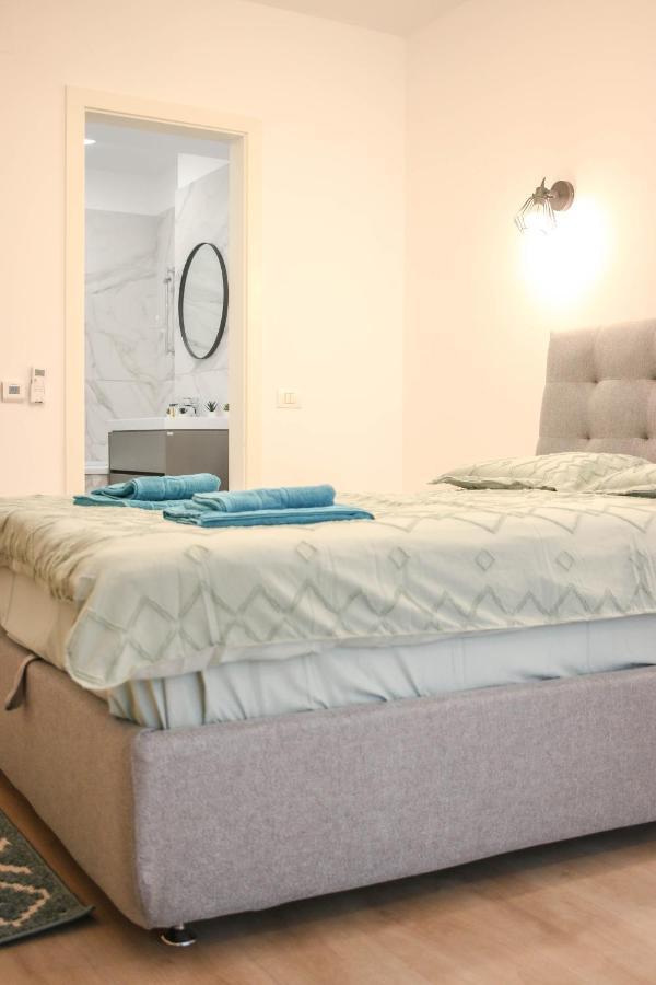 The Next Door Apartaments Bukarest Eksteriør billede